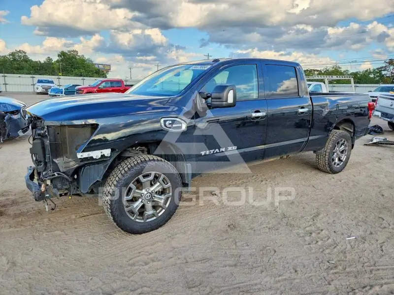 2017 Nissan TITAN фото