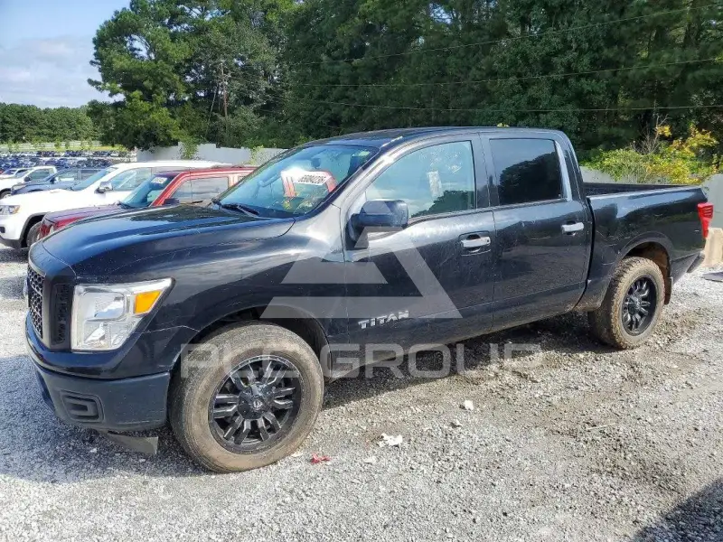 2017 Nissan TITAN photo