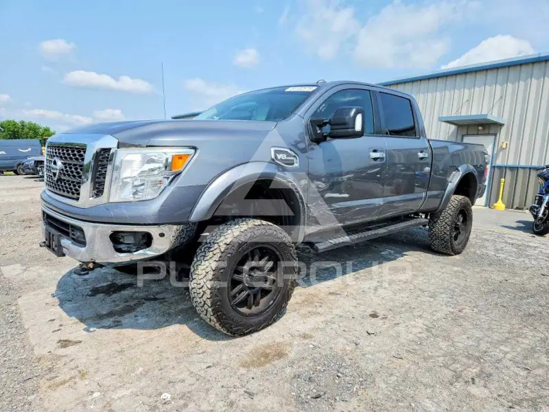 2017 Nissan TITAN фото