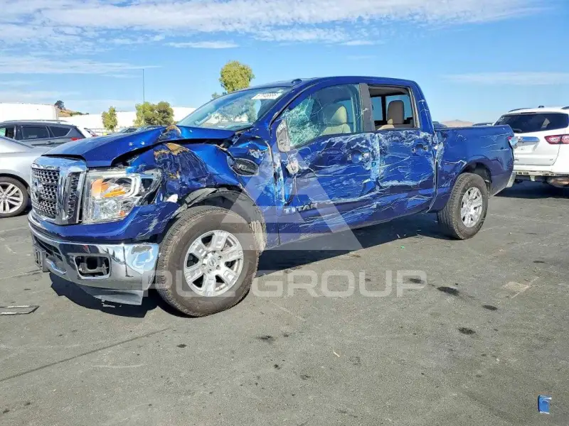 2017 Nissan TITAN фото
