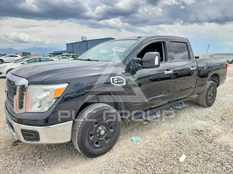 2017 Nissan TITAN фото