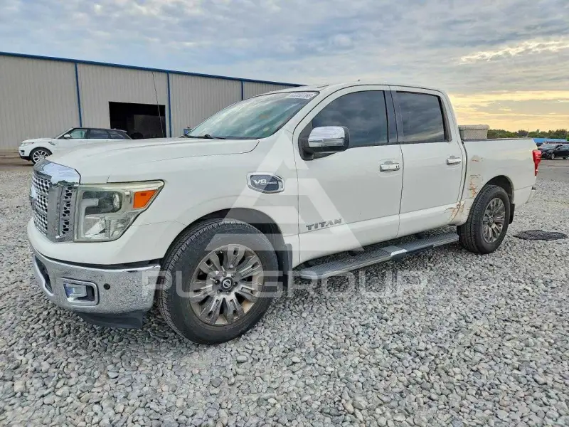 2017 Nissan TITAN photo