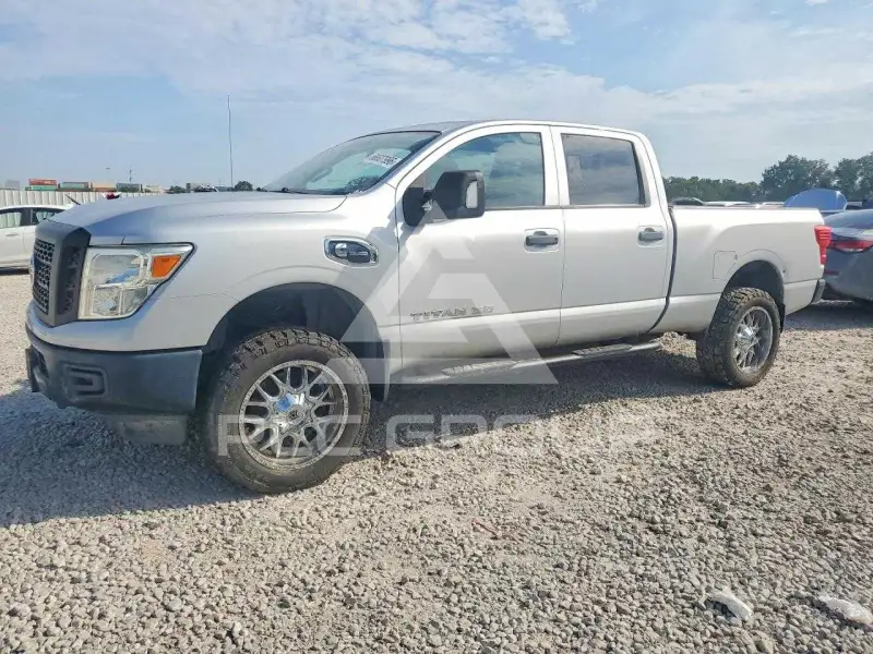 2017 Nissan TITAN фото