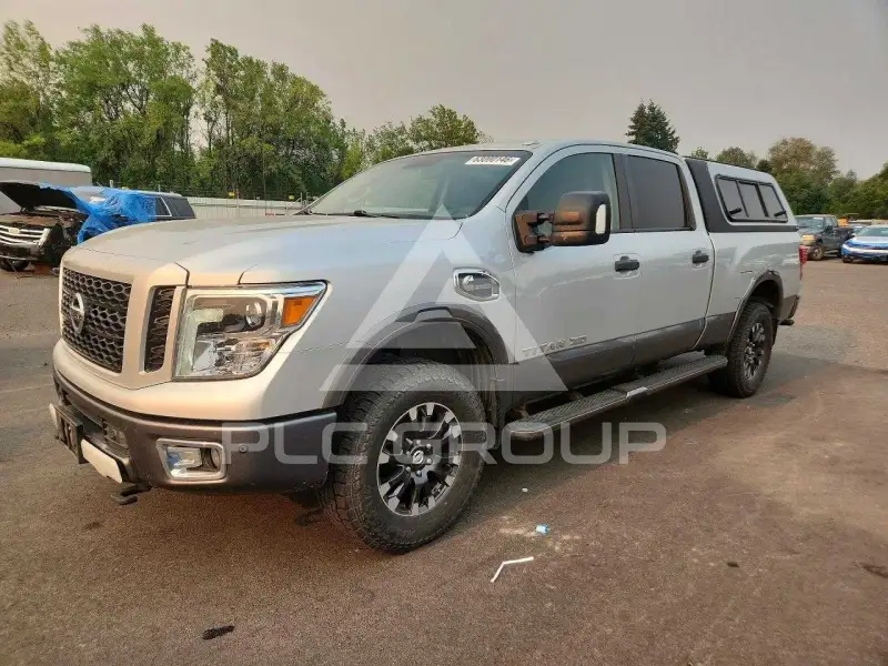 2017 Nissan TITAN фото