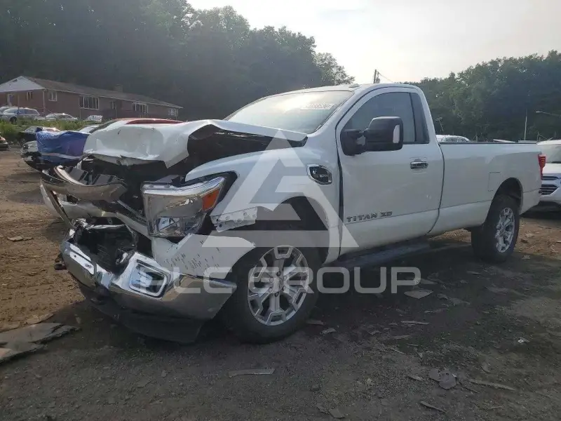 2017 Nissan TITAN фото