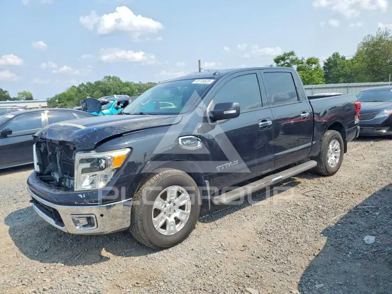 2017 Nissan TITAN фото