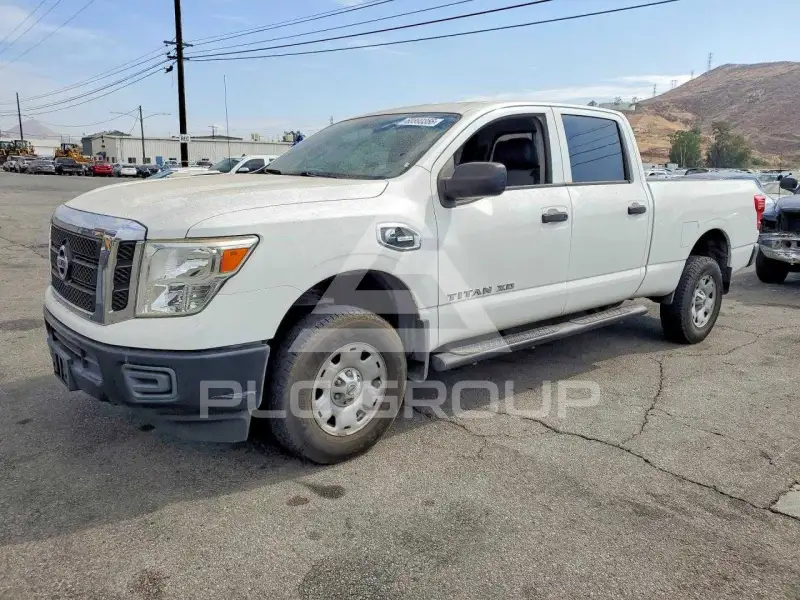 2017 Nissan TITAN photo