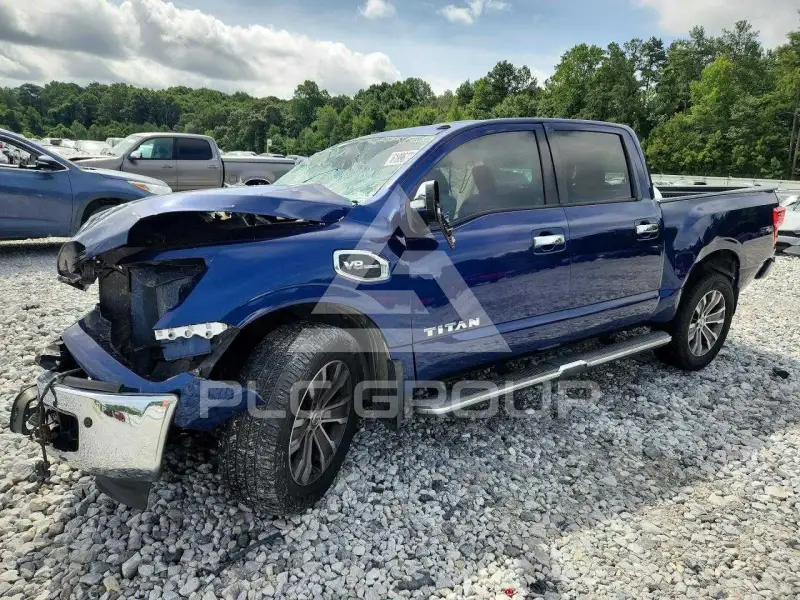 2017 Nissan TITAN фото