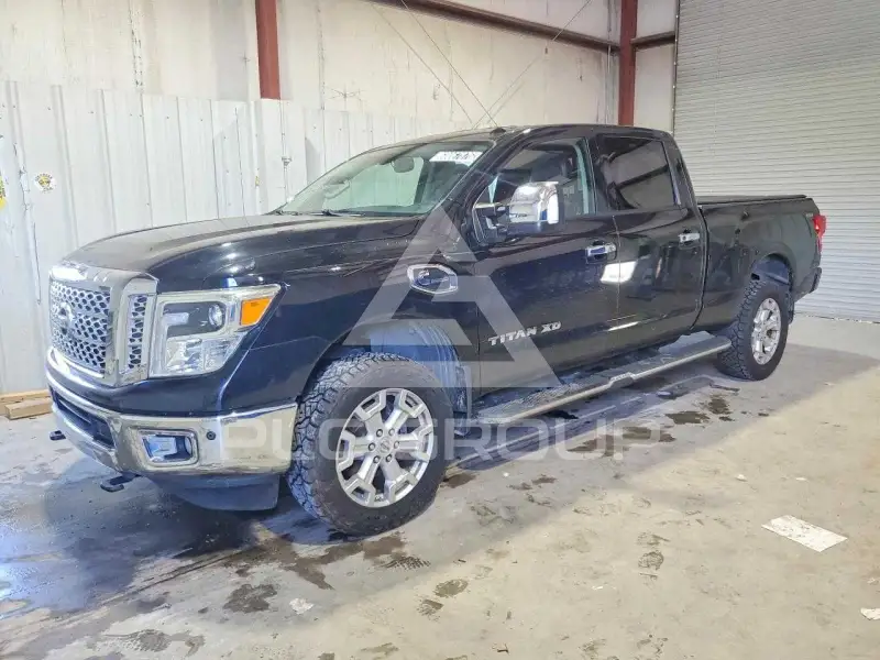 2017 Nissan TITAN photo