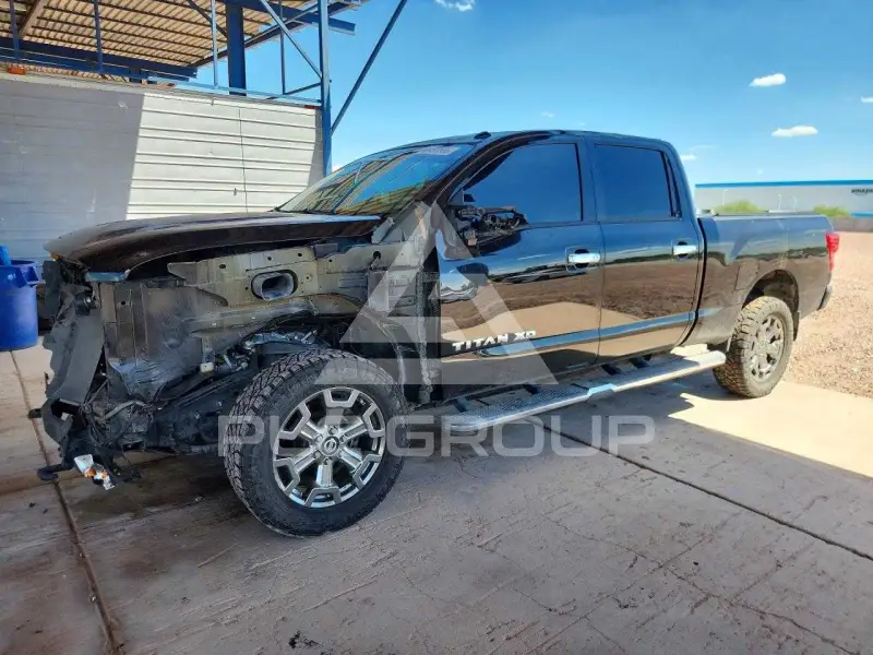 2017 Nissan TITAN фото
