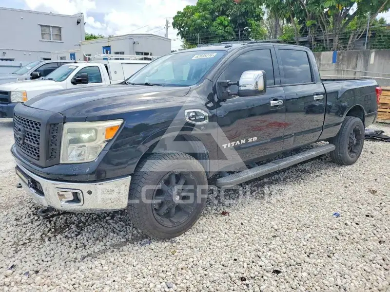 2017 Nissan TITAN фото
