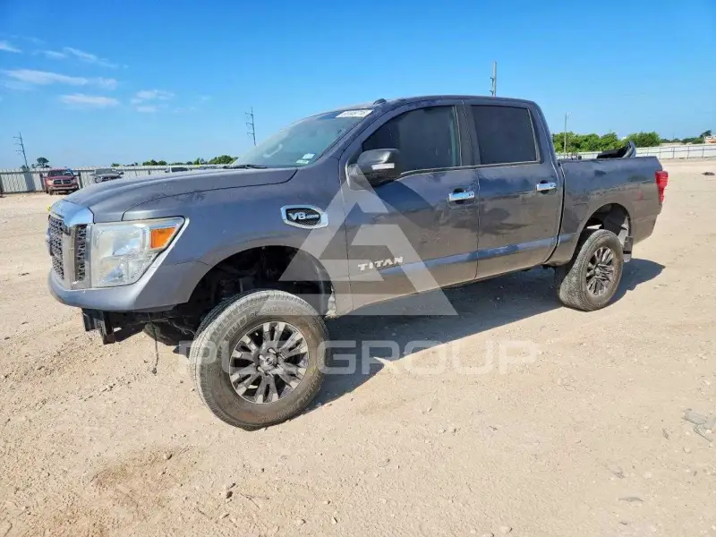 2017 Nissan TITAN фото