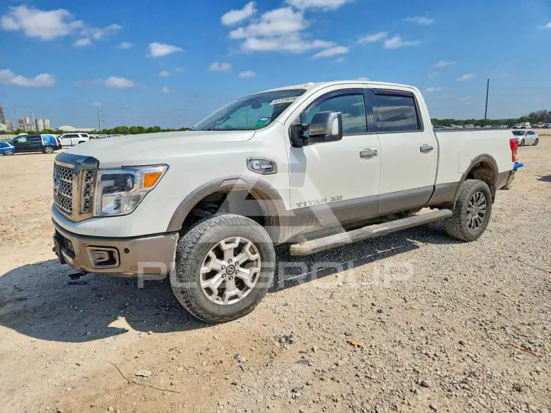2017 Nissan TITAN фото