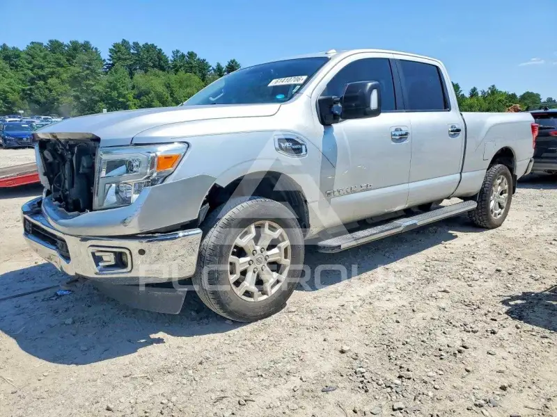 2017 Nissan TITAN фото