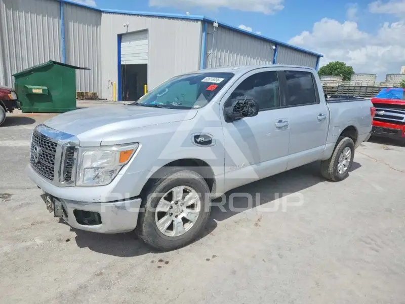 2017 Nissan TITAN фото