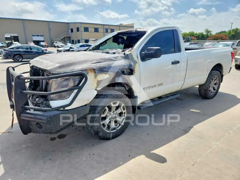 2017 Nissan TITAN фото