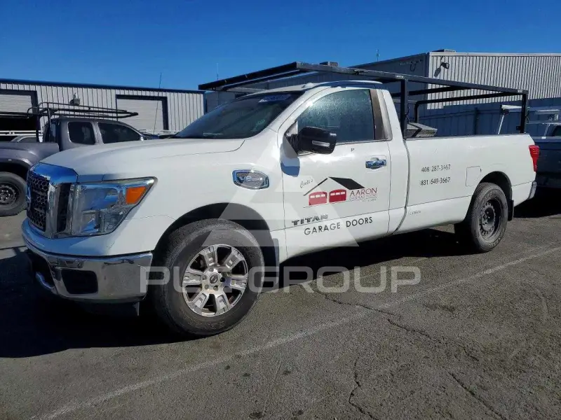 2017 Nissan TITAN фото