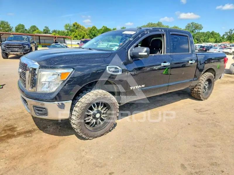 2017 Nissan TITAN фото