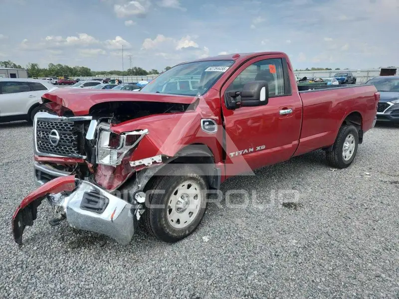 2017 Nissan TITAN фото