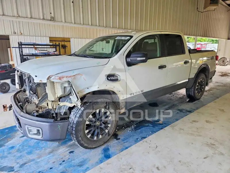 2017 Nissan TITAN фото