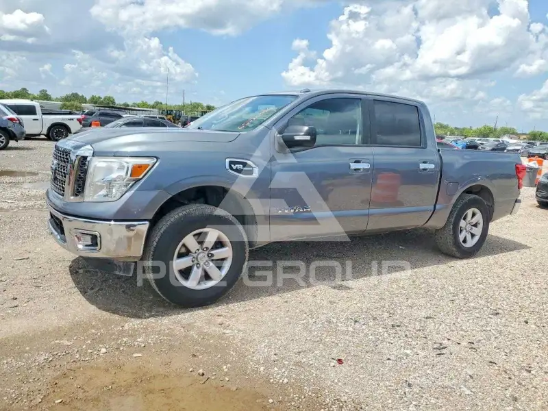 2017 Nissan TITAN photo