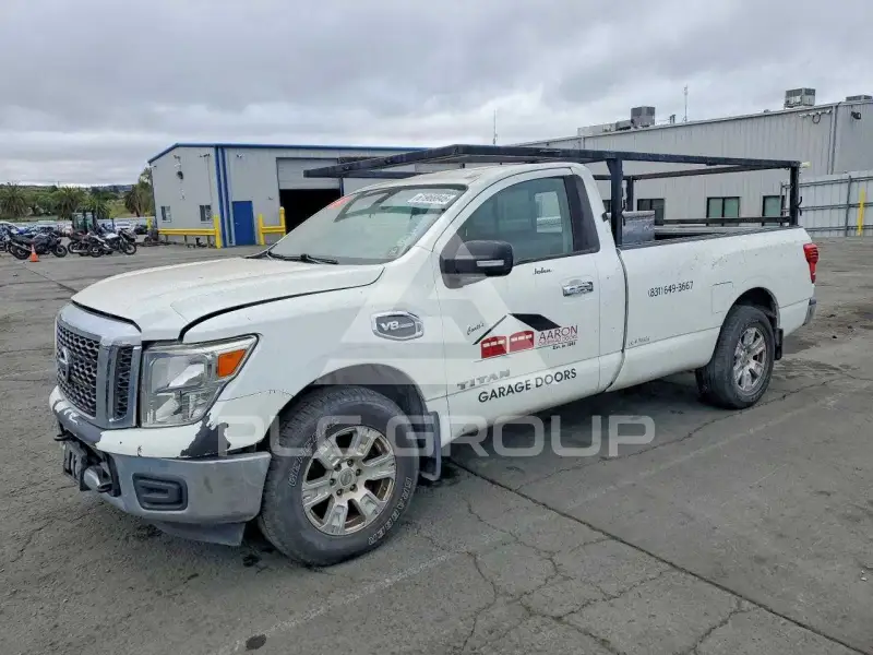 2017 Nissan TITAN фото