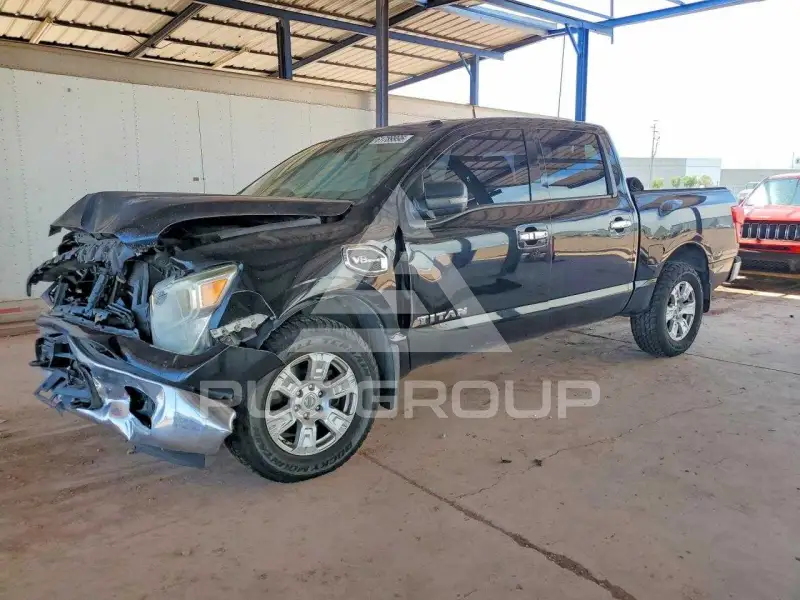 2017 Nissan TITAN фото