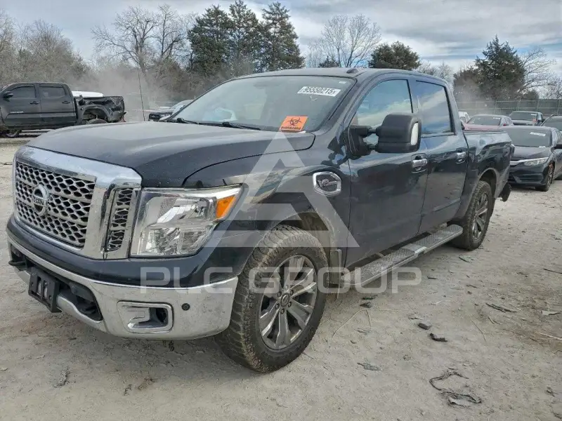2017 Nissan TITAN фото
