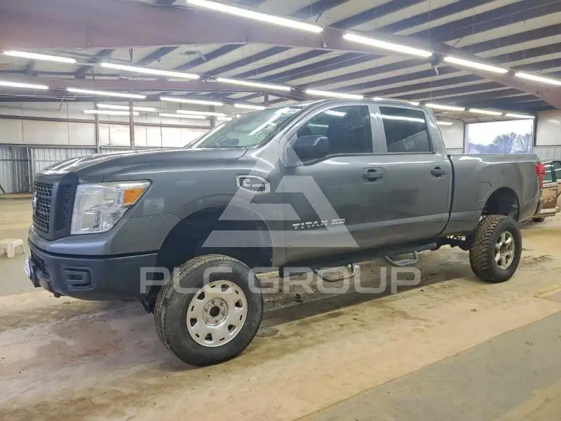 2017 Nissan TITAN фото