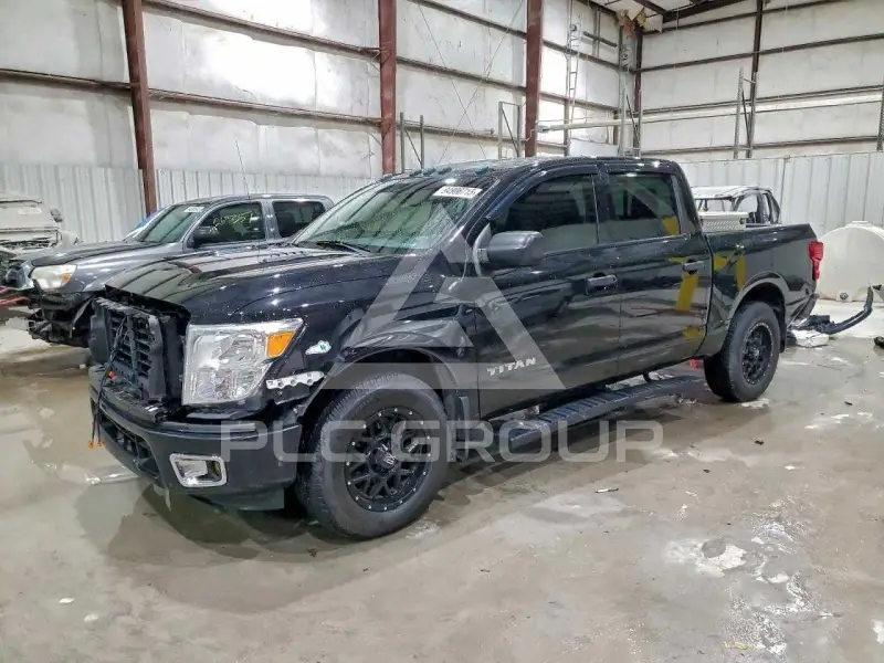 2017 Nissan TITAN фото