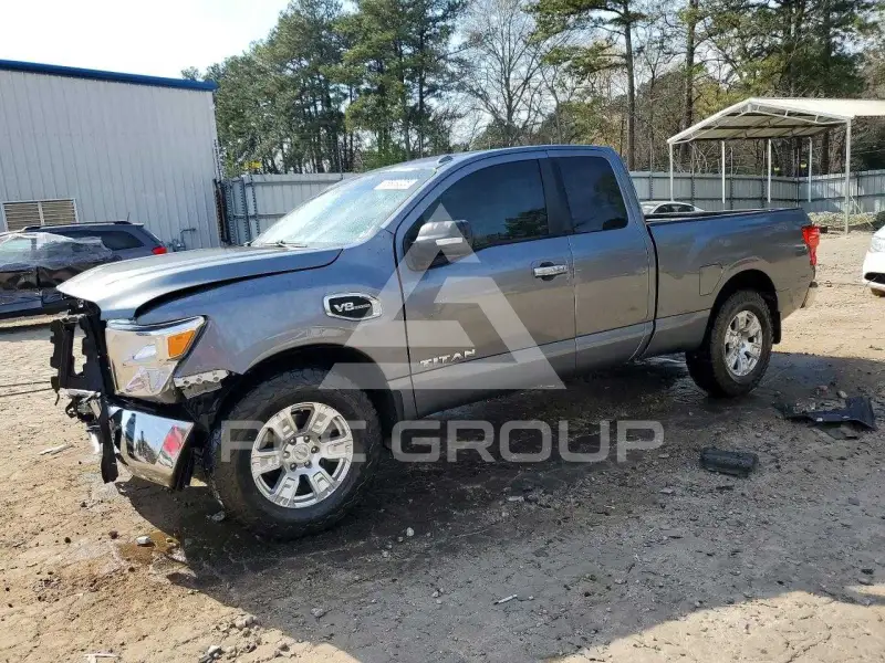 2017 Nissan TITAN фото
