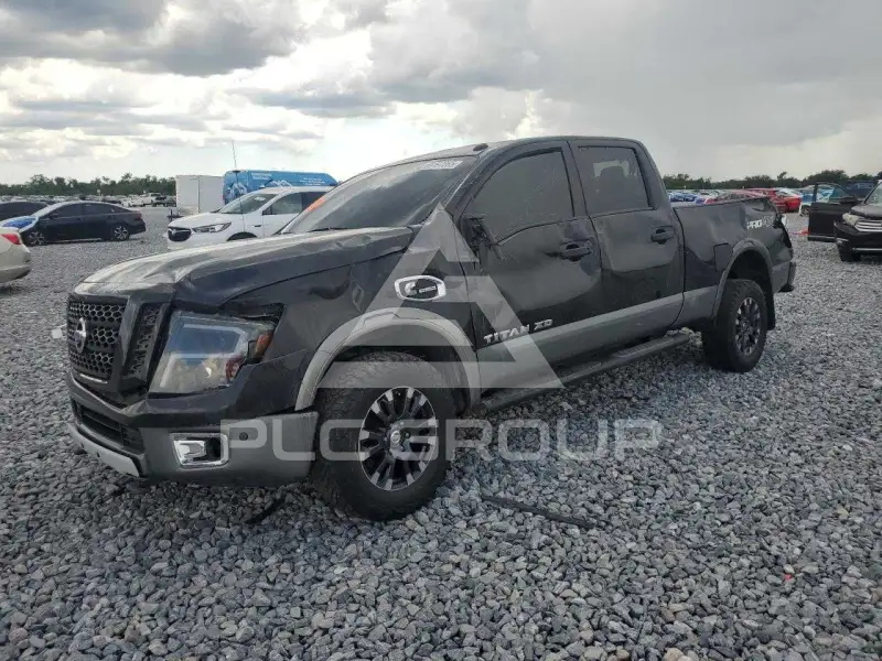 2017 Nissan TITAN photo