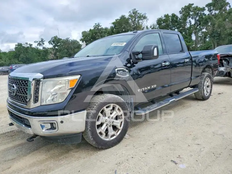 2017 Nissan TITAN photo