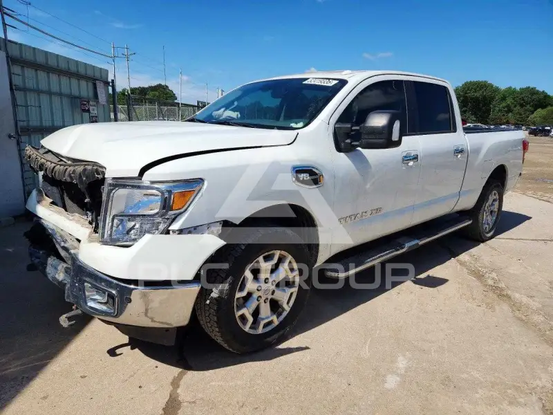 2017 Nissan TITAN photo