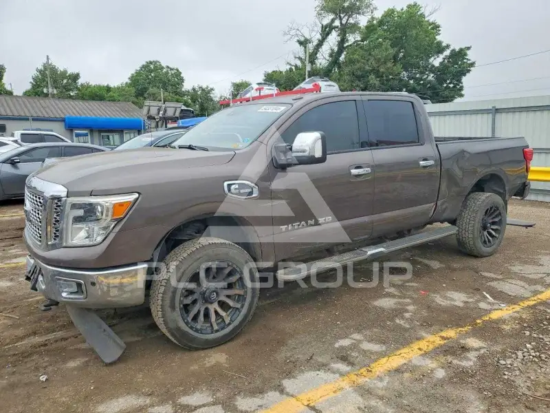 2017 Nissan TITAN фото