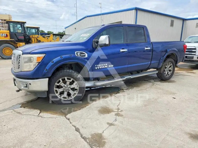 2017 Nissan TITAN фото