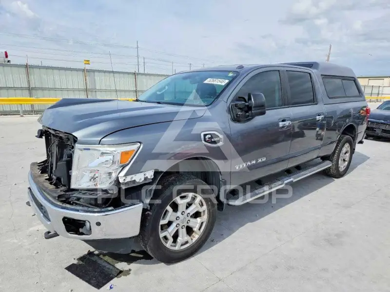 2017 Nissan TITAN фото