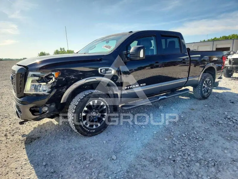 2017 Nissan TITAN фото
