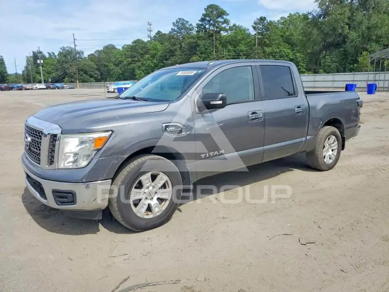 2017 Nissan TITAN фото