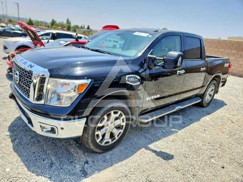 2017 Nissan TITAN фото