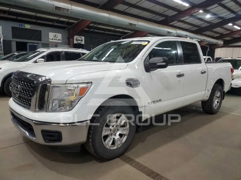 2017 Nissan TITAN фото
