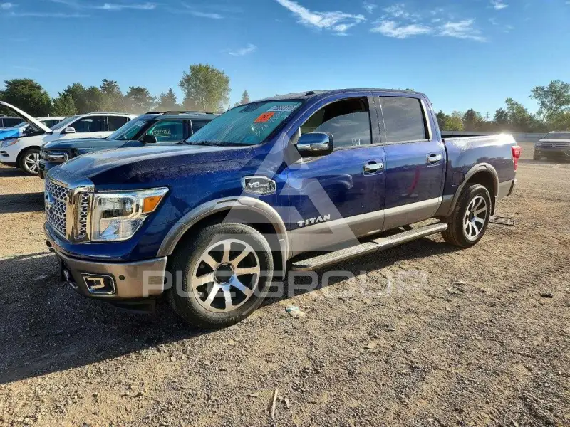 2017 Nissan TITAN фото