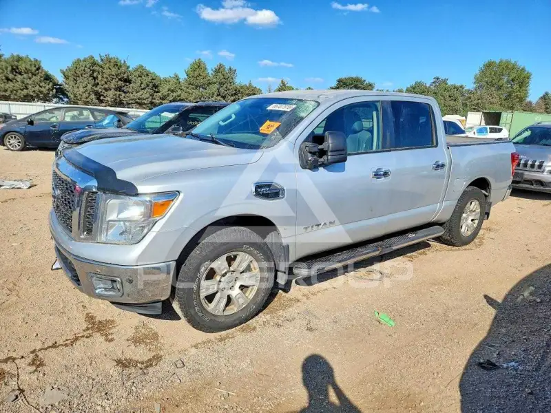 2017 Nissan TITAN фото