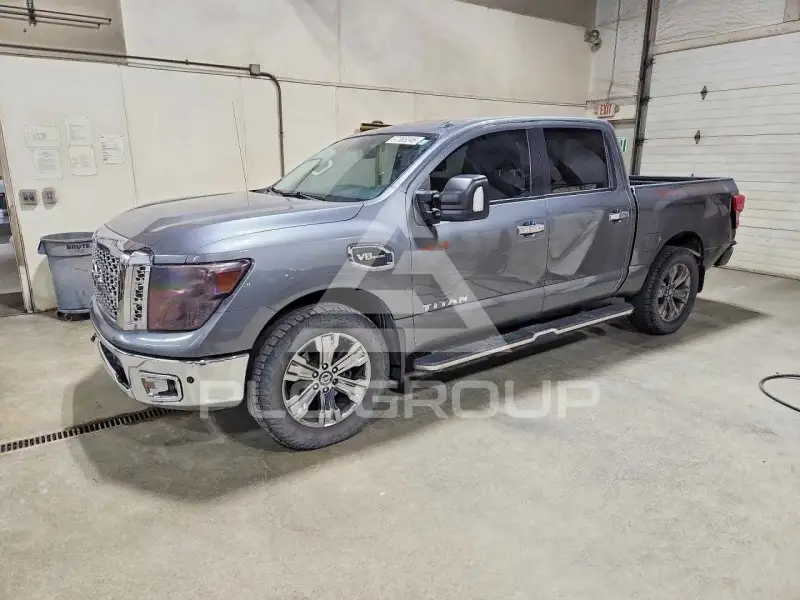 2017 Nissan TITAN фото