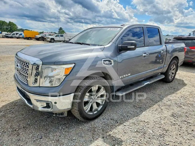 2017 Nissan TITAN фото