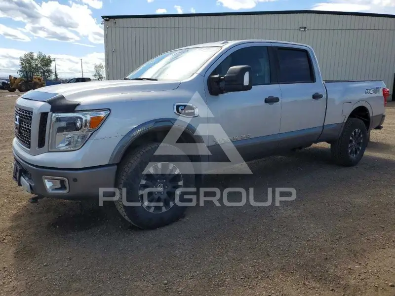 2017 Nissan TITAN фото