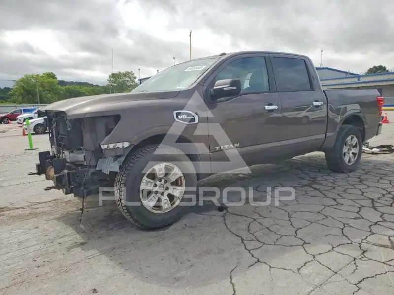 2017 Nissan TITAN фото