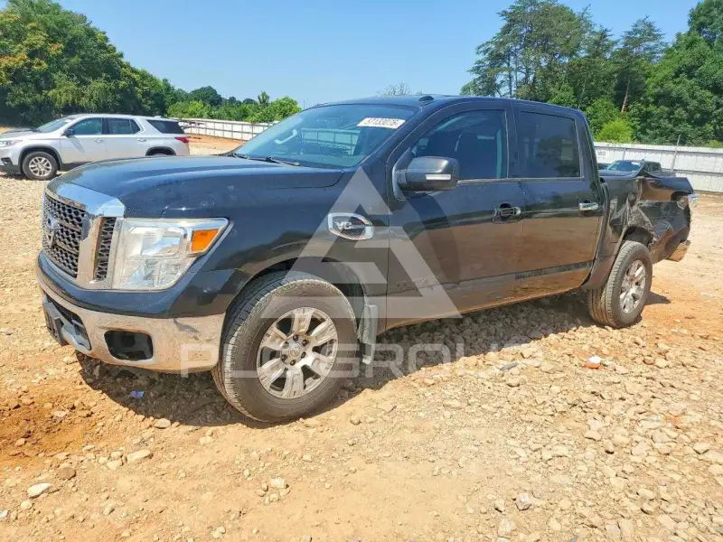 2017 Nissan TITAN фото