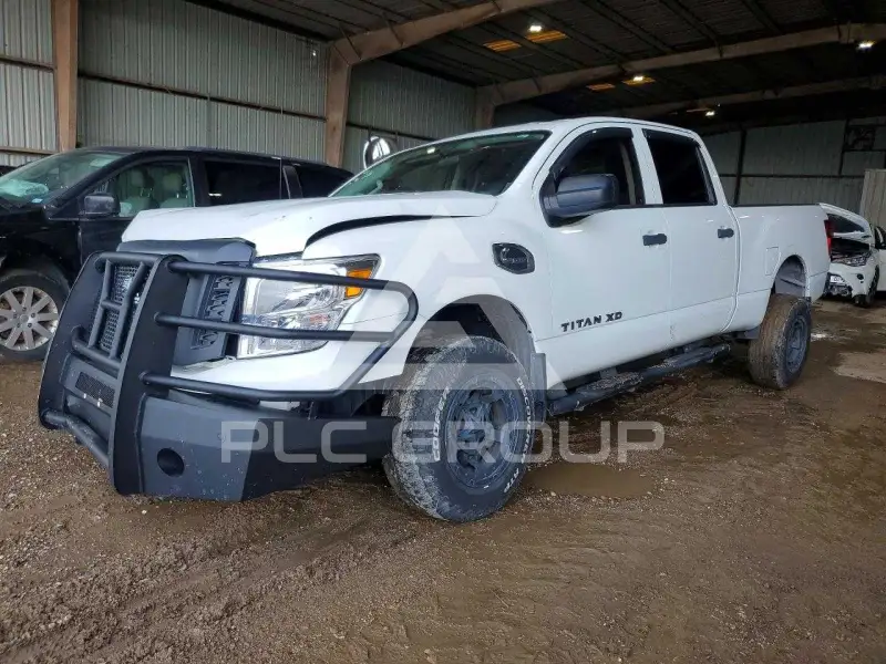 2017 Nissan TITAN фото