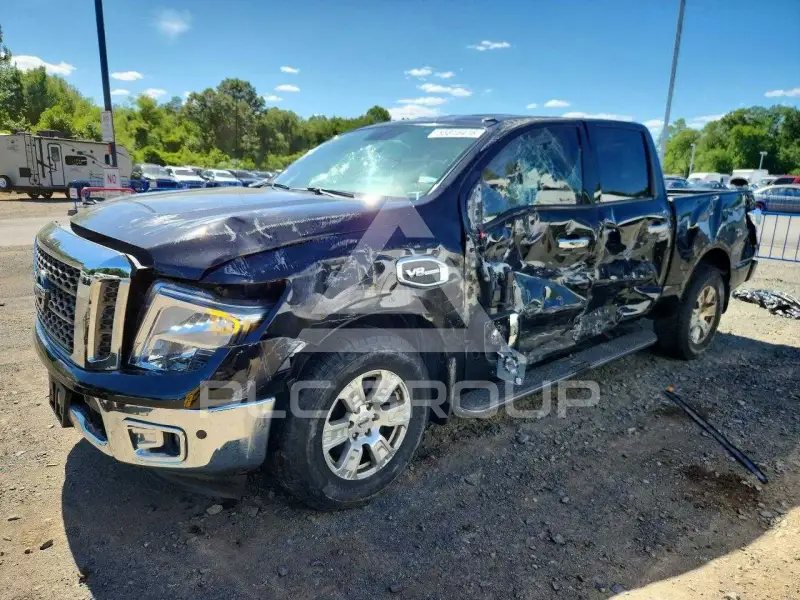 2017 Nissan TITAN фото